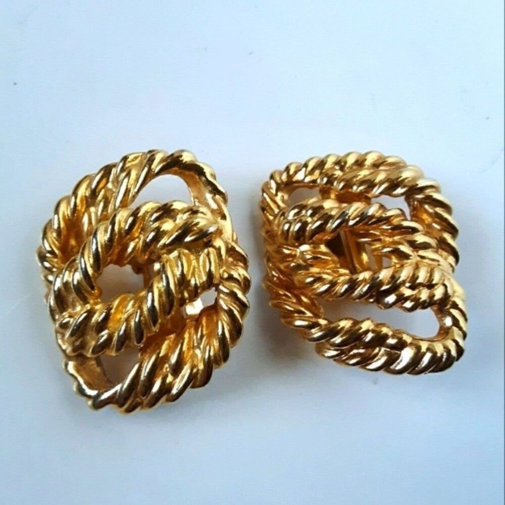 Vintage Unbranded Swirl Gold Tone Large Clip Earrings